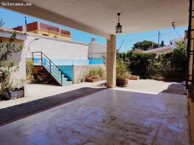 CHALET EN MASÍAS MONCADA. PRÓXIMO A PARADA DE METRO