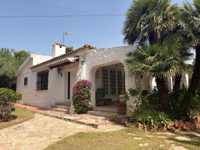 Chalet en Santa Apolonia en una sola planta