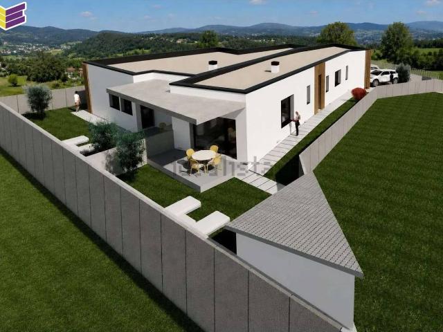 Chalet en Porriño, en zona alta, con altas calidades de construcción !