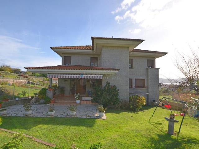 CHALET EN PIEDRA DE 4 HABITACIONES Y 3 BAÑOS CON PISCINA EN TIRÁN
