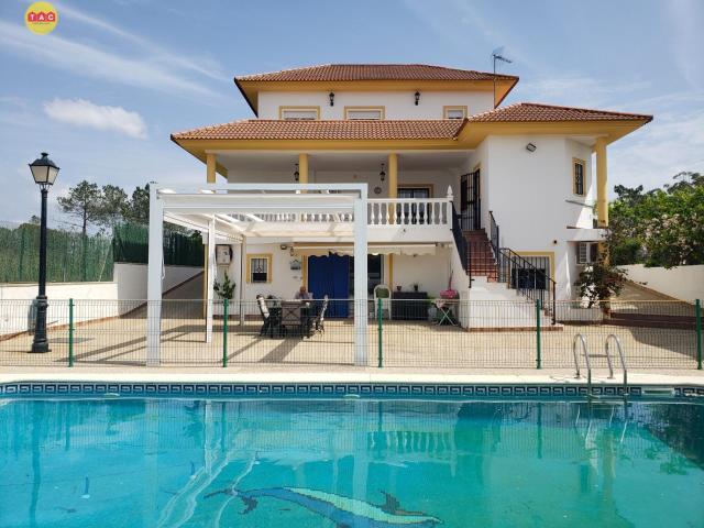Chalet en Pinares de Lepe