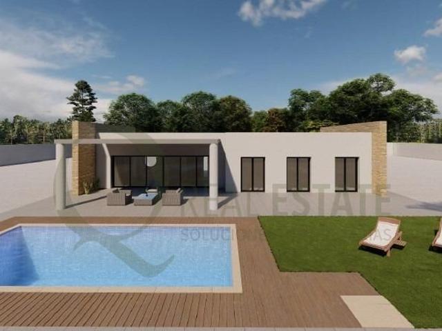 Chalet en Pinoso con parcela de 10.000 m2, piscina privada y vistas a la montaña