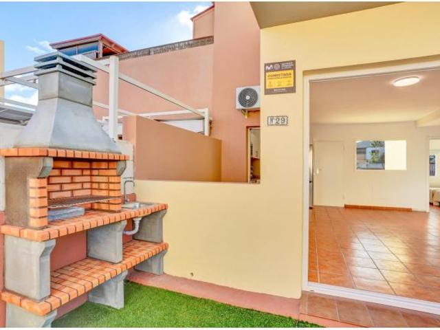Chalet en Planta Baja con Terraza Privada en Corralejo, Complejo Las Fuentes