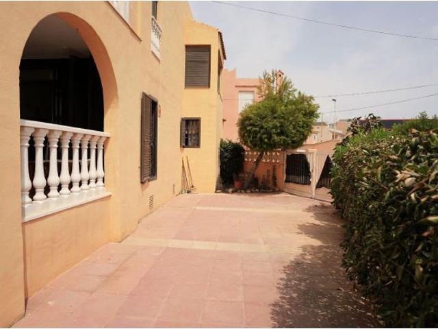 CHALET EN PRIMERA LINEA 2 HAB LAS CALAS TORREVIEJA