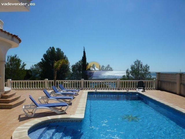 Chalet en primera línea de mar