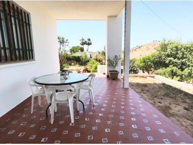 Chalet en Puerto Sol con 800m2 de parcela y piscina privada