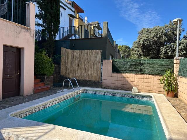 ¡ CHALET EN TRASIERRA!
