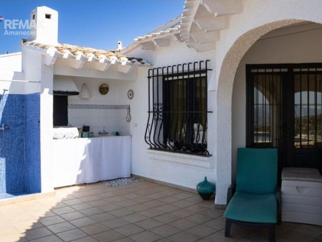 Chalet en una sola planta con vistas panorámicas al mar, mo