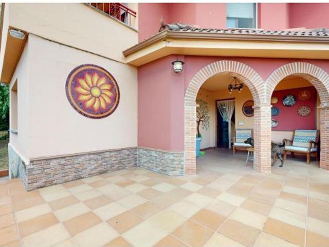 Chalet en urbanización con piscina