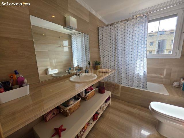 Chalet en urbanización privada con piscina
