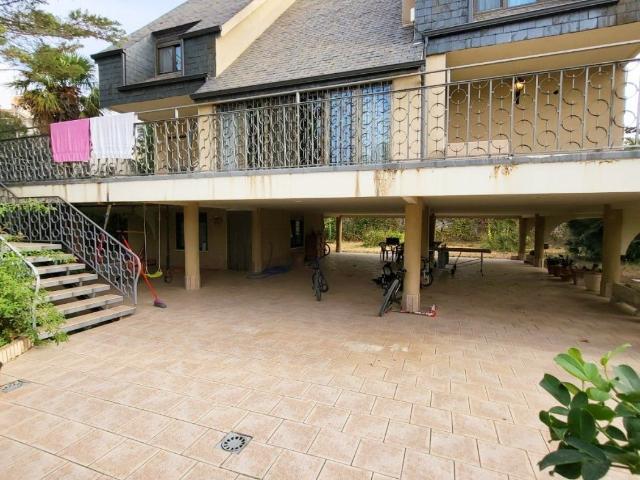 Chalet en urbanizacion privada en Tomelloso, de 4 dorm, con 768 m2 de parcela y 170 m2 construidos