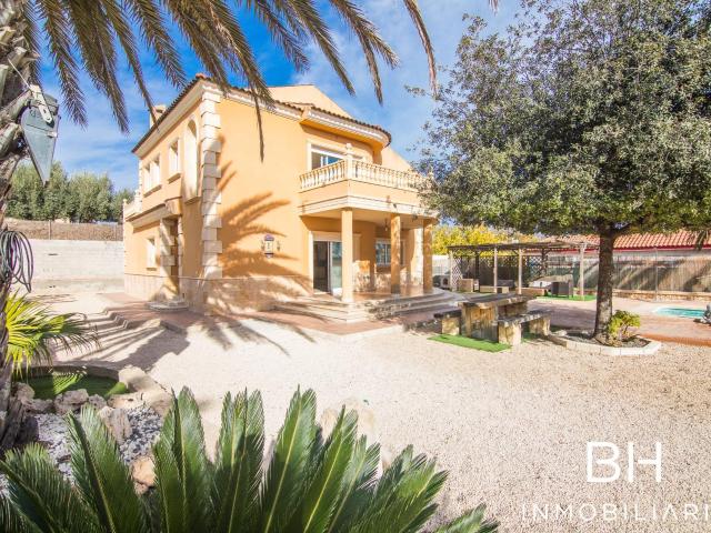 CHALET EN VALVERDE, URBANIZACIÓN HERMITA VIEJA