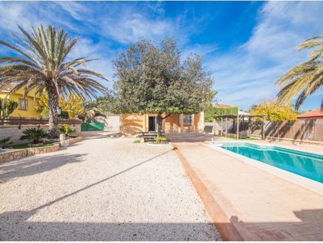 CHALET EN VALVERDE, URBANIZACIÓN HERMITA VIEJA