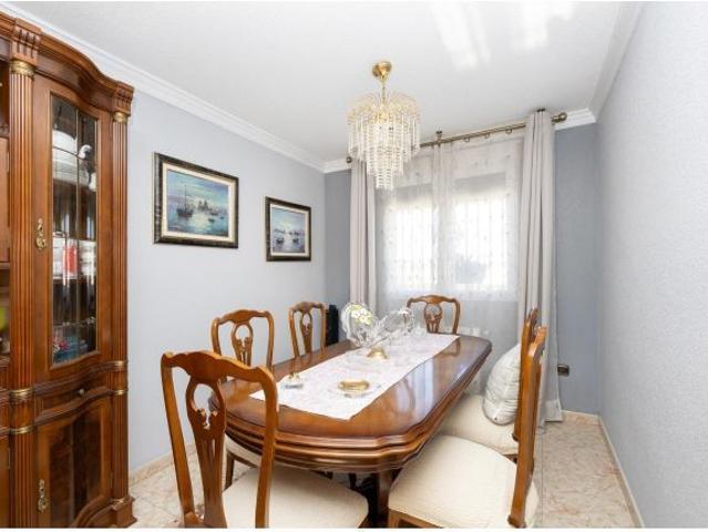 Chalet en Ventorillo, Cullar. Parcela con piscina. Dormitorio en planta principal. 3 dormitorios arr