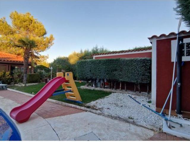 Chalet en venta con piscina
