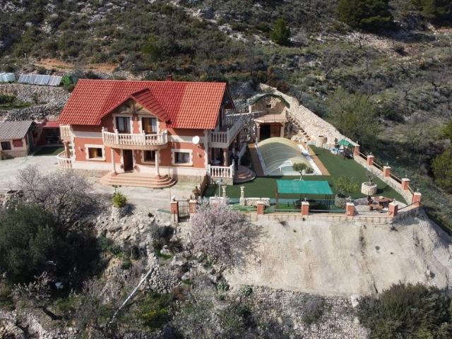 Chalet en venta. CONFRIDES