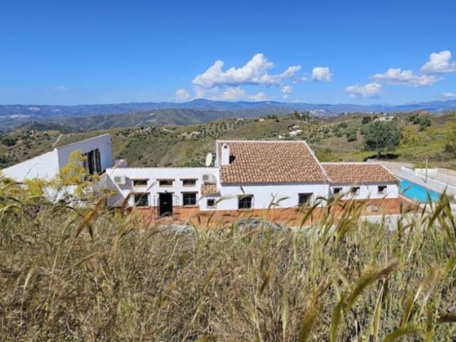 Chalet en venta. CANILLAS DE ACEITUNO