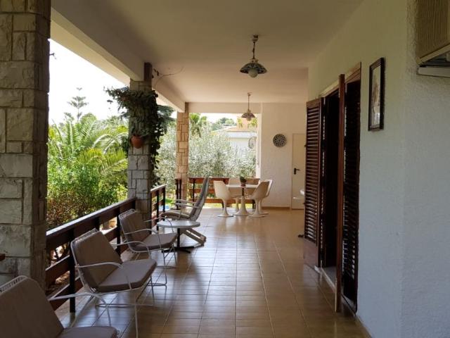 Chalet en venta. CHIVA