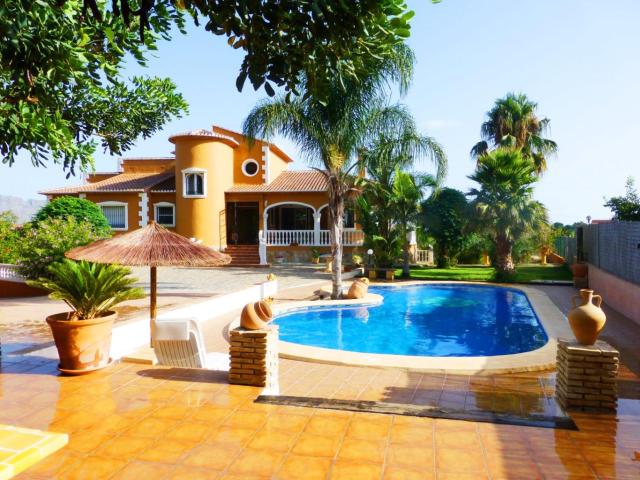 Chalet en venta Barbacoa, horno, Estudio.Superf. 400 m², 500. 380m² Pedreguer