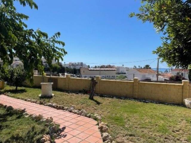 Chalet en venta Benajarafe con vivienda de 186 m2 y parcela de 462 m2 3 dormitorios