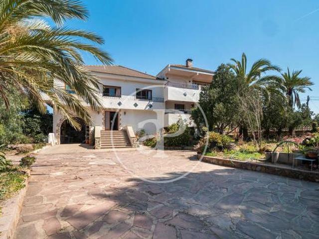 Chalet en venta de 5 habitaciones con piscina en Sierra Calderona