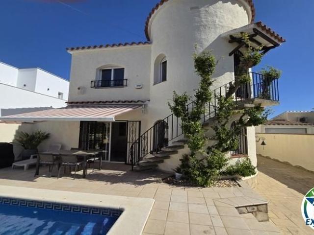 Chalet en venta. EMPURIABRAVA