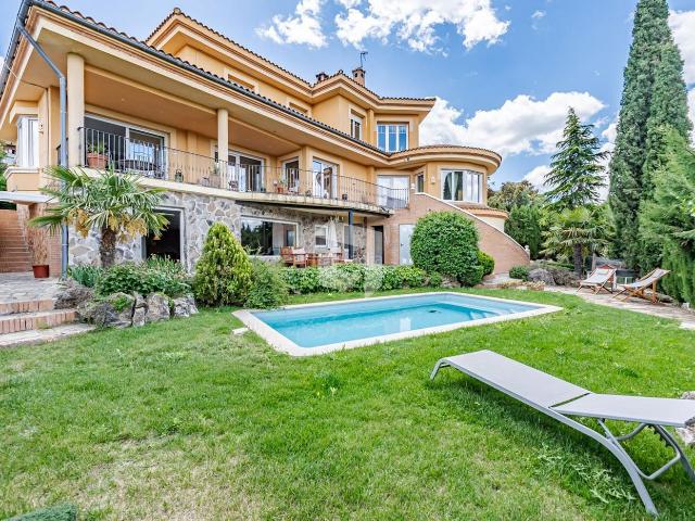 Chalet en venta en Cotos de Monterey. en Venturada. Chalets Cotos de.