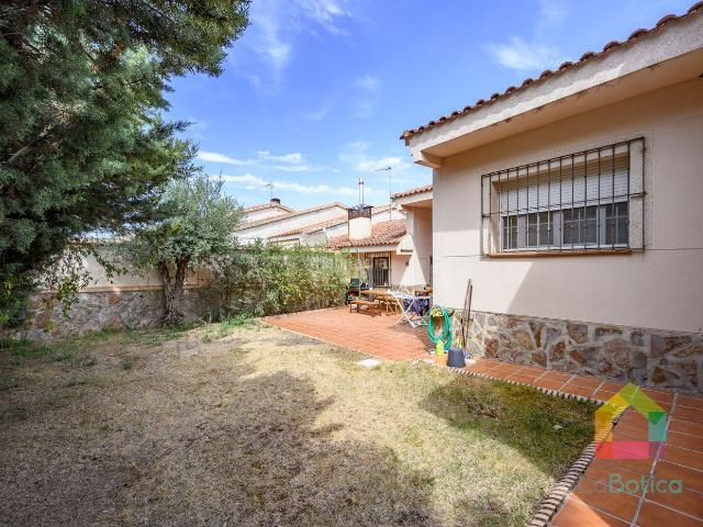 Chalet en venta en Cobisa. Chalet independiente en El Olivar de Cobisa: amplitud, comodidad y calidad de vida a un paso de Toledo. Chalets.