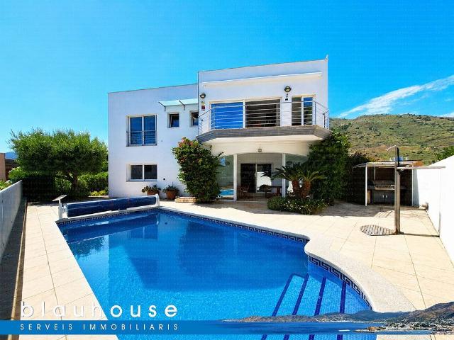 Chalet en venta en Colera, de 270 m² 3 habitaciones por 790.000