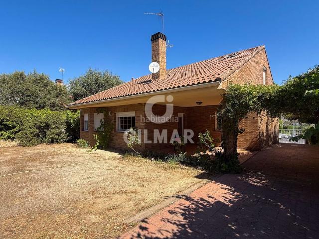 Chalet en venta en Collado Villalba, Fontenebro Altavista. Espectacular Chalet Independiente en Collado VillalbaDescubre tu hogar ideal en esta magnífica casa unifamiliar ubicada en Collado. Chalets.
