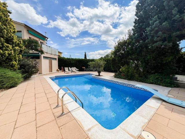 Chalet en venta en Collbató. EXCLUSIVA VIVIENDA CON DOS PLANTAS INDEPENDIENTES, JARDÍN Y PISCINA EN COLLBATÓ, A LOS PIES DE MONTSERRAT. Chalets.