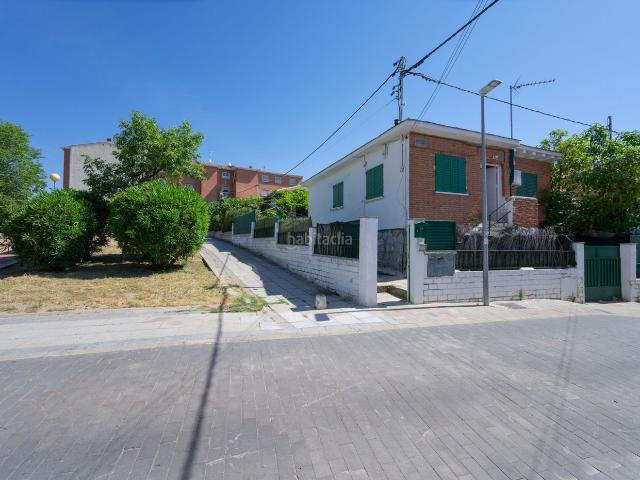 Chalet en venta en Colmenar Viejo, San Andrés. INVERSIÓN MUY ATRACTIVA, EN UN ENTORNO URBANO MUY AGRADABLE. Chalets Colmenar.