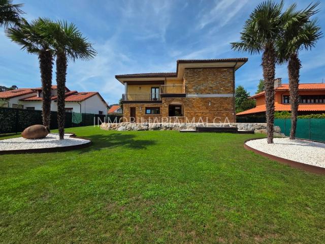 Chalet en venta en Colunga. CHALET INDEPENDIENTE EN COLUNGA, QUE DESTACA POR SU ARQUITECTURA, SUS EXCELENTES ACABADOS Y SU PRIVILEGIADA UBICACIÓN. Chalets.