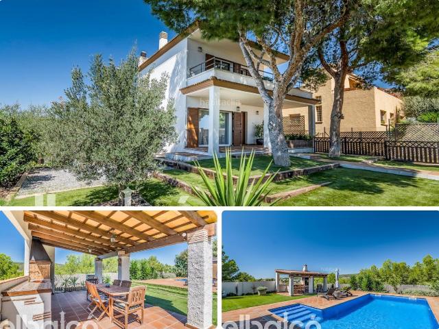 Chalet en venta en Coma ruga, Els Masos Els Garrofers Costa Dorada. COMARUGA Chalet de 4 habitaciones con piscina, barbacoa y a tan solo 1600m de la playa. Chalets.