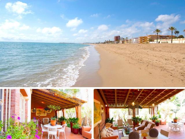 Chalet en venta en Coma ruga, Sant Salvador Costa Dorada. Palacete 1a linea de mar. Chalets.