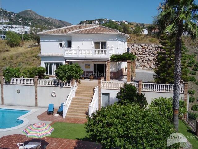 Chalet en venta en Cómpeta. Beautiful, modern, spacious country villa Competa. Chalets.