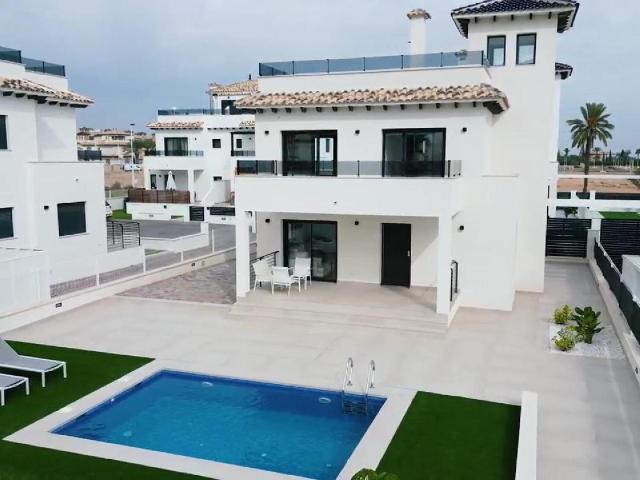Chalet en venta en construcción en Elche Alicante