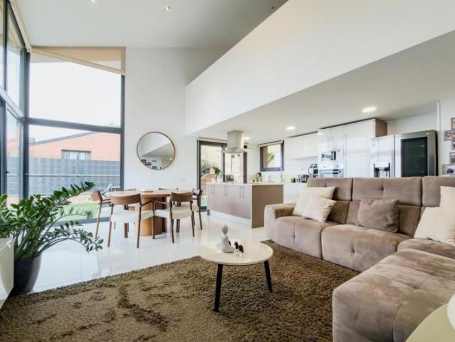 Chalet en venta en Corbera de Llobregat