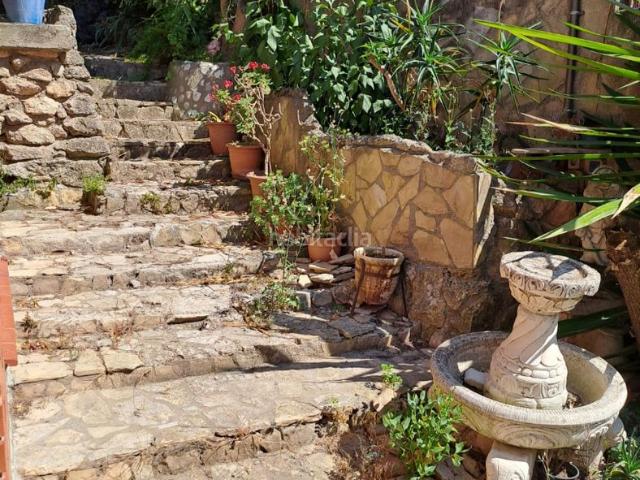 Chalet en venta en Corbera de Llobregat. Casa en venta de 85 m² en una sola planta, con excelentes vistas a Montserrat. Chalets Corbera de.