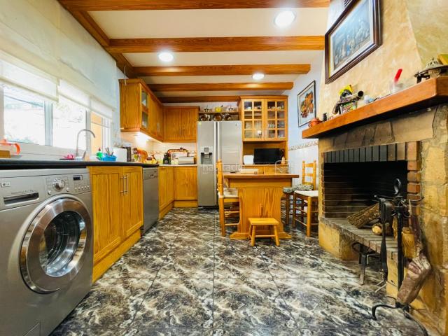 Chalet en venta en Corbera de Llobregat. CHALET EN UNA PLANTA DE 140M2 CON VISTAS. Chalets Corbera de.