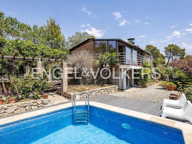 Chalet en venta en Corbera de Llobregat, de 196 m² 2 habitaciones por 325.000