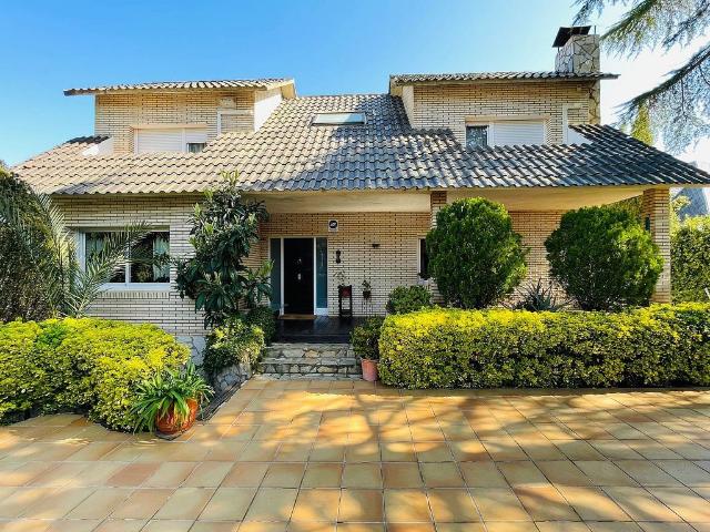 Chalet en venta en Corbera de Llobregat, de 240 m² 4 habitaciones por 535.000