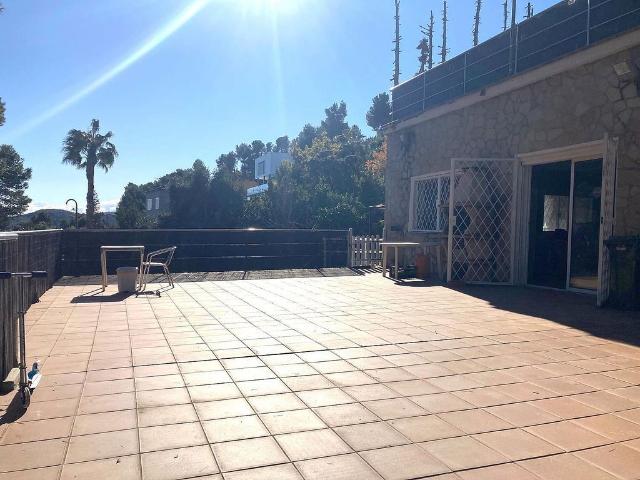 Chalet en venta en Corbera de Llobregat, de 260 m² 3 habitaciones por 395.000