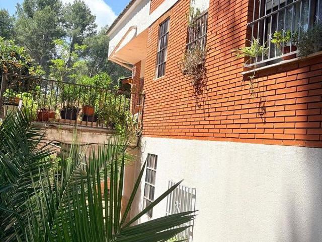 Chalet en venta en Corbera de Llobregat, de 272 m² 6 habitaciones por 449.000