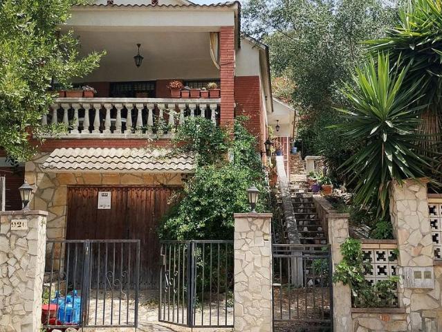 Chalet en venta en Corbera de Llobregat, de 85 m² 3 habitaciones por 220.000