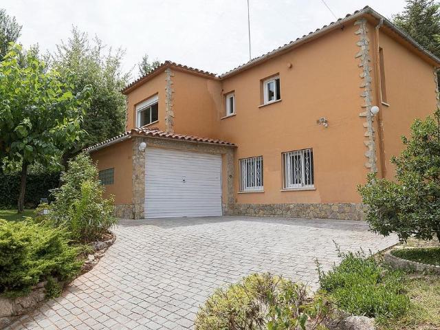 Chalet en venta en Corbera de Llobregat, de 95 m² 3 habitaciones por 350.000