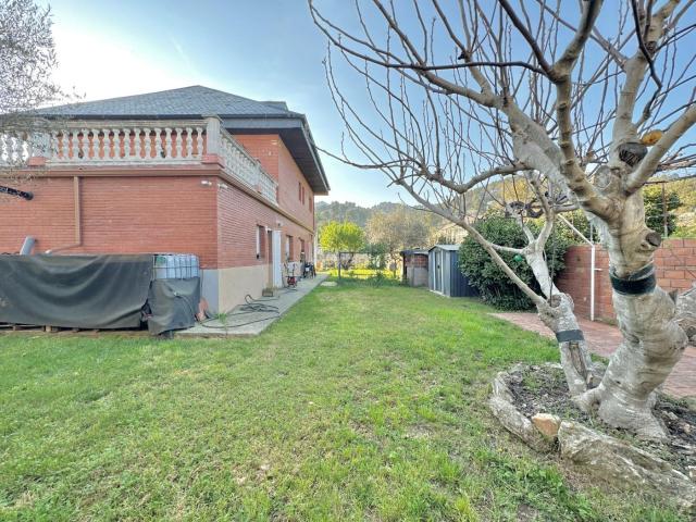 Chalet en venta en Corbera de Llobregat. Exclusiva vivienda independiente en Can Margarit. Chalets Corbera de.
