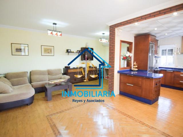 Chalet en venta en Córdoba, Villarrubia. ESPECTACULAR FINCA URBANA CON DOS VIVIENDAS, PISCINA Y MIRADOR. Chalets.