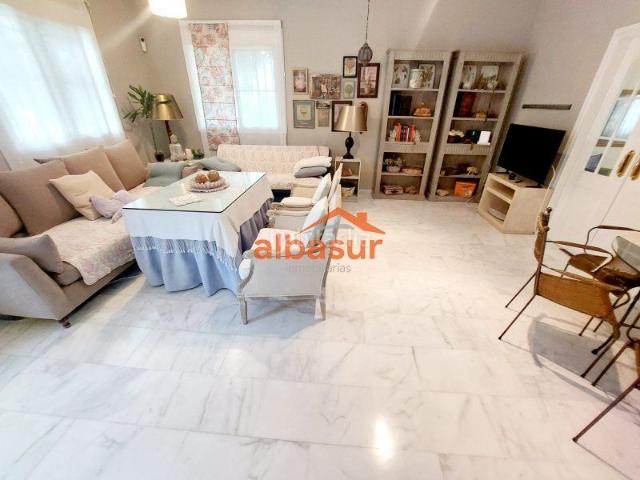Chalet en venta en Córdoba, Alcolea. Excelente chalet HIPOTECABLE en Encinares de Alcolea con piscina privada y garaje. Chalets.