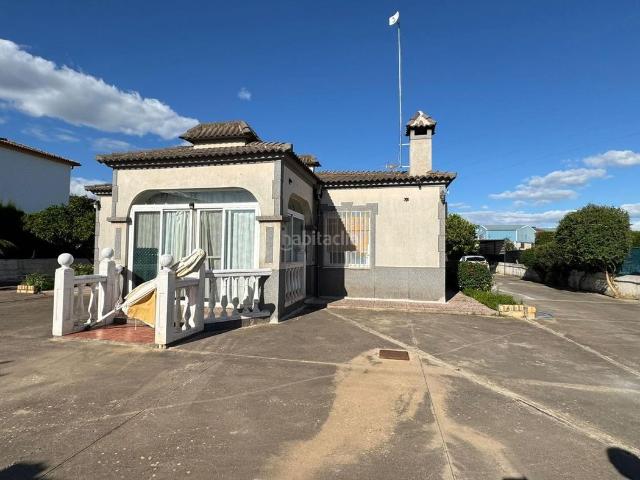 Chalet en venta en Córdoba, Alcolea. Exclusivo Chalet en Las Quemadas Ideal para Familias. Chalets.